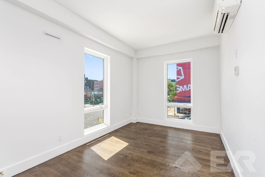 596 Washington Avenue - Photo 3