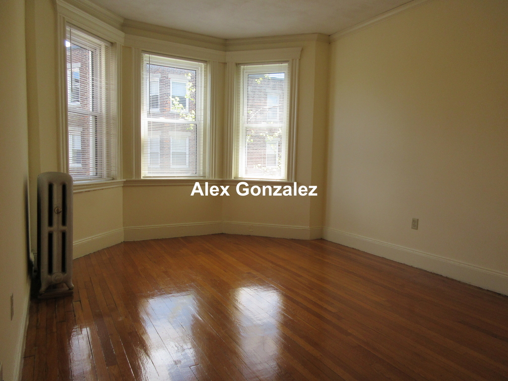 124 Peterborough St. - Photo 0