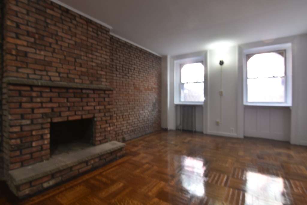 432 Henry Street - Photo 2