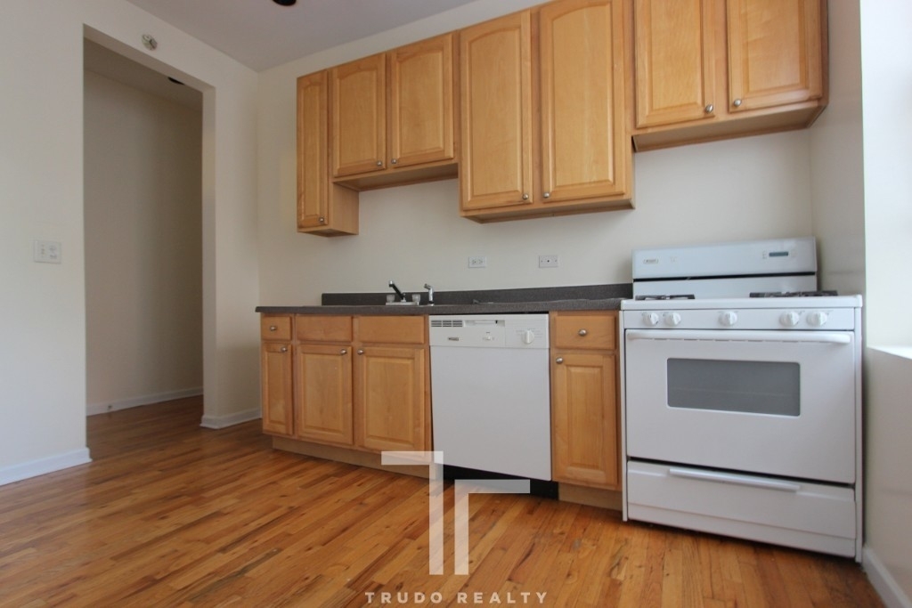 2450 North Southport Ave. - Photo 6