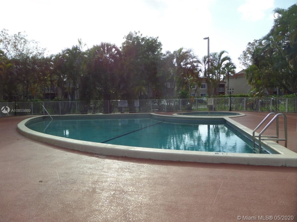 17530 Nw 68th Ave - Photo 12