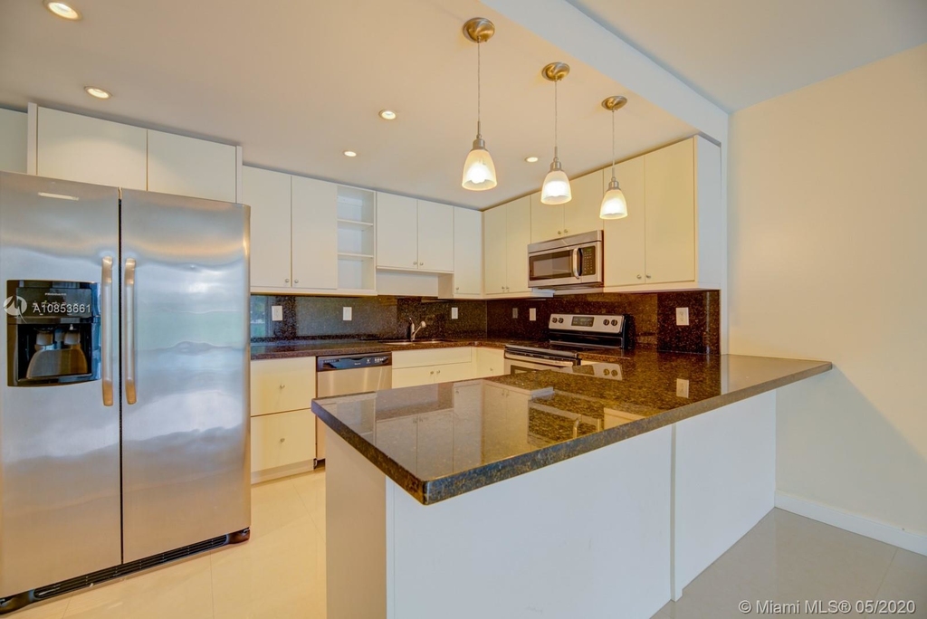 19370 Collins Ave - Photo 11