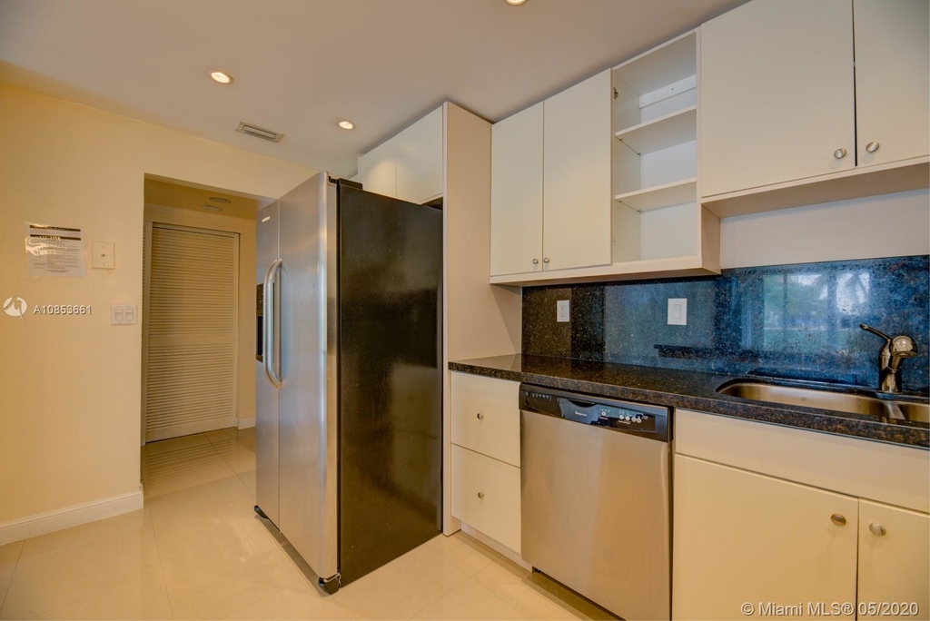 19370 Collins Ave - Photo 5