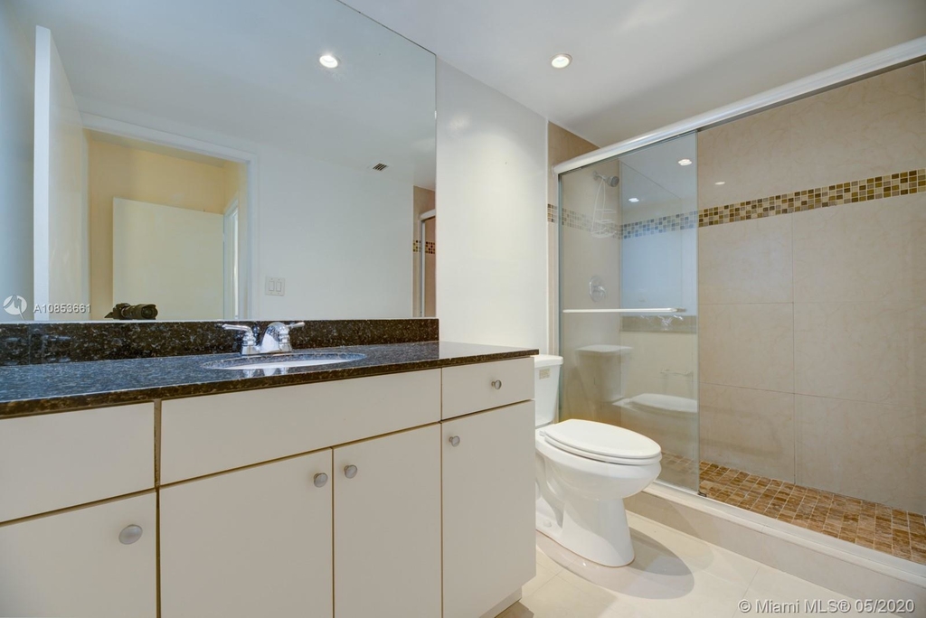 19370 Collins Ave - Photo 23