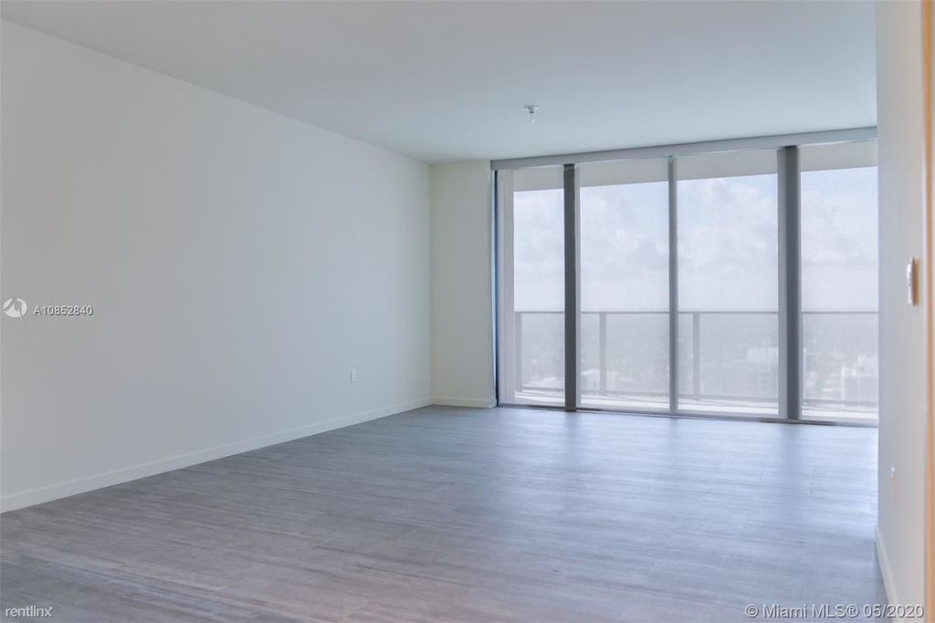 1000 Brickell Plz Unit 2904 - Photo 2