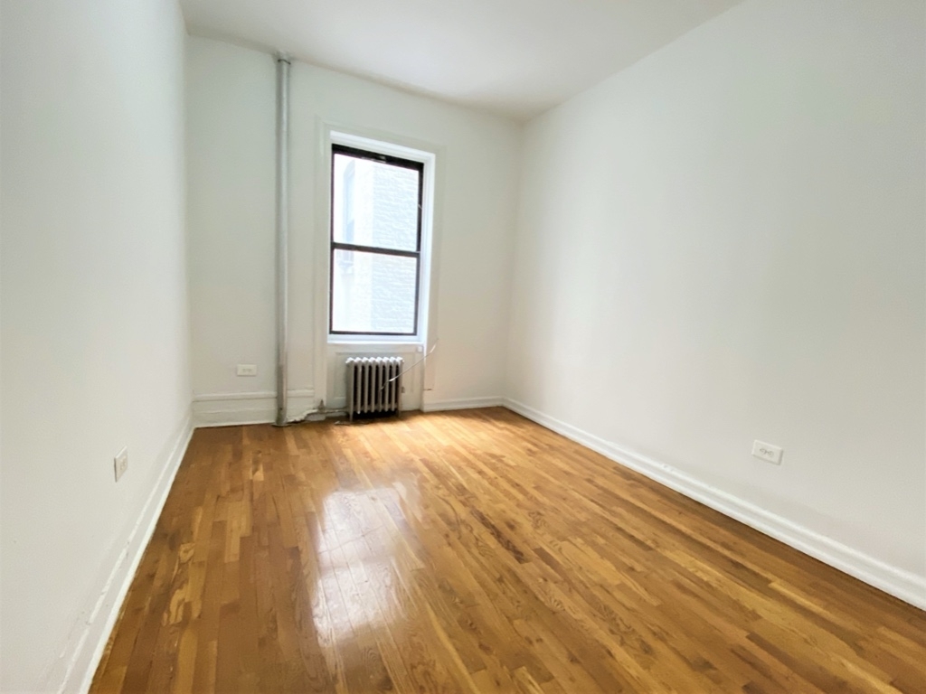 772 St. Nicholas Ave - Photo 3