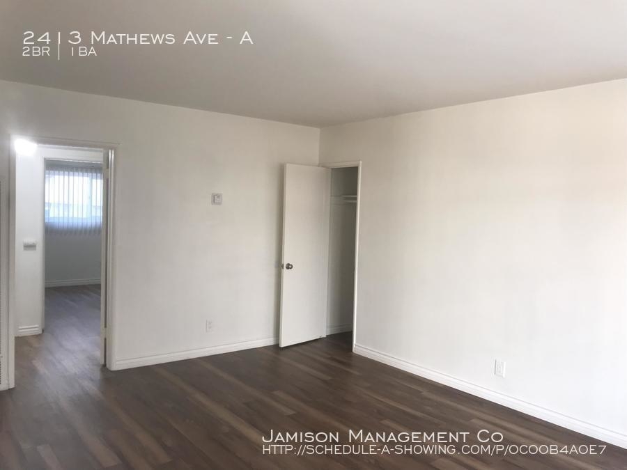 2413 Mathews Ave - Photo 4