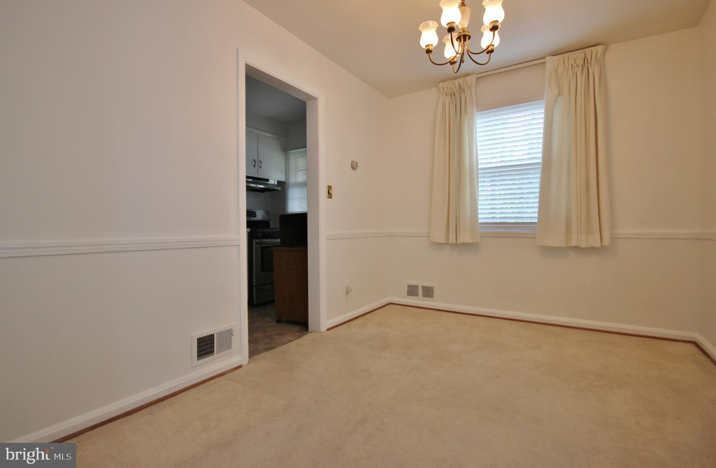 9 W Caton Avenue - Photo 2