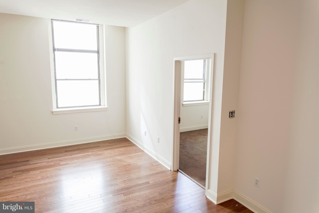 1300 Chestnut Street - Photo 12