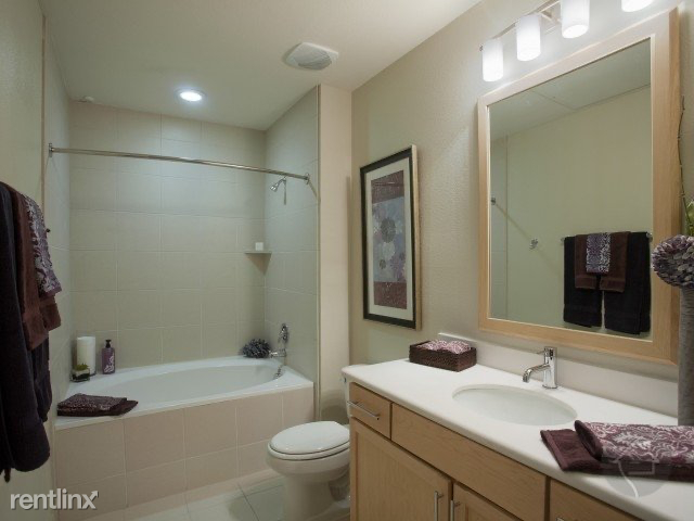 1755 Crescent Plaza Dr - Photo 2