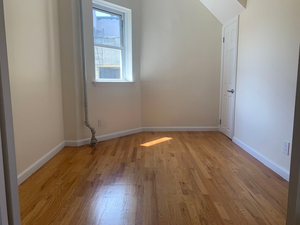 212 Grand Street - Photo 5