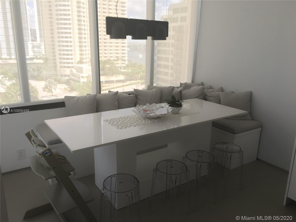 520 Brickell Key Dr - Photo 2