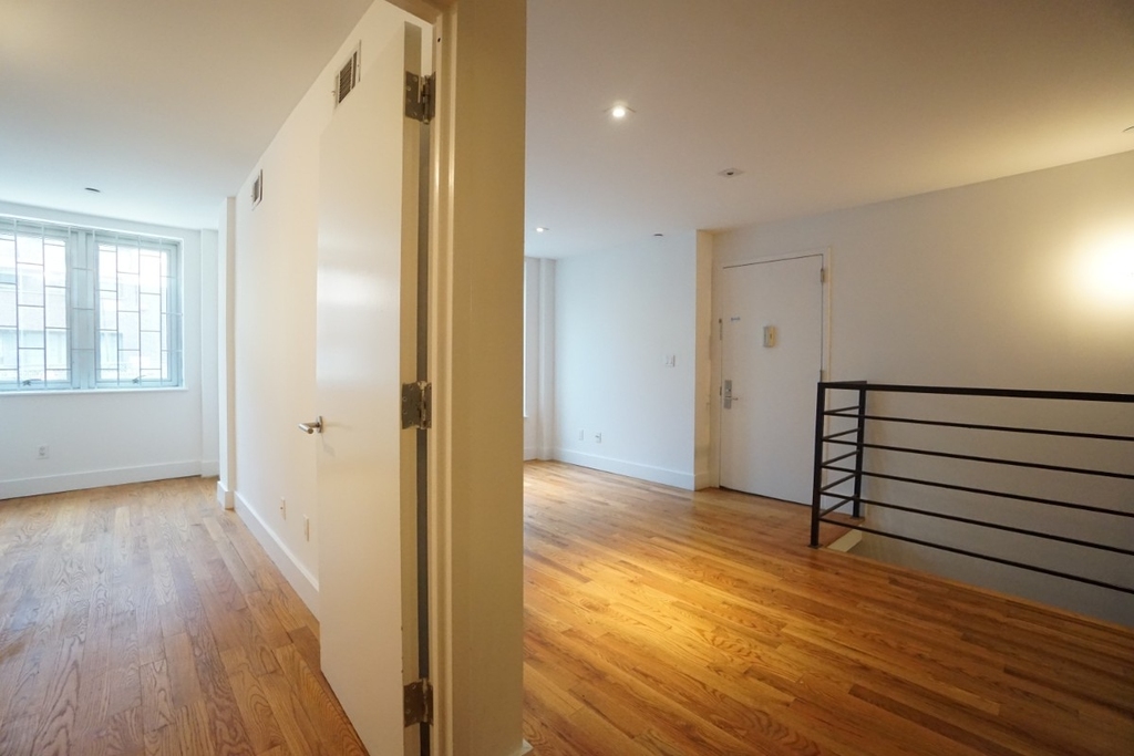 170 Meserole St - Photo 6