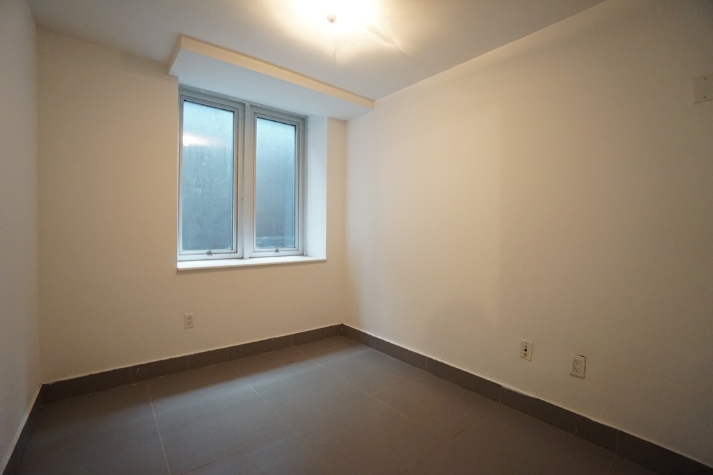 170 Meserole St - Photo 14