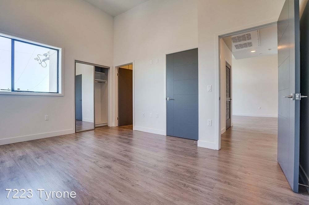 7223 Tyrone Ave. - Photo 2