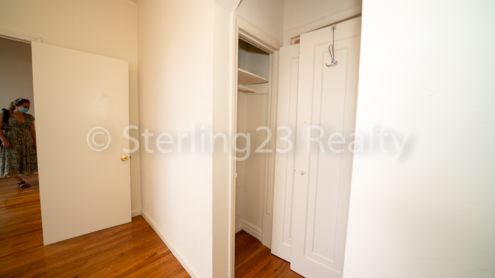 27-16 Hoyt Avenue South - Photo 8