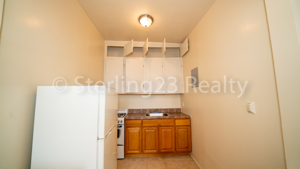 27-16 Hoyt Avenue South - Photo 7