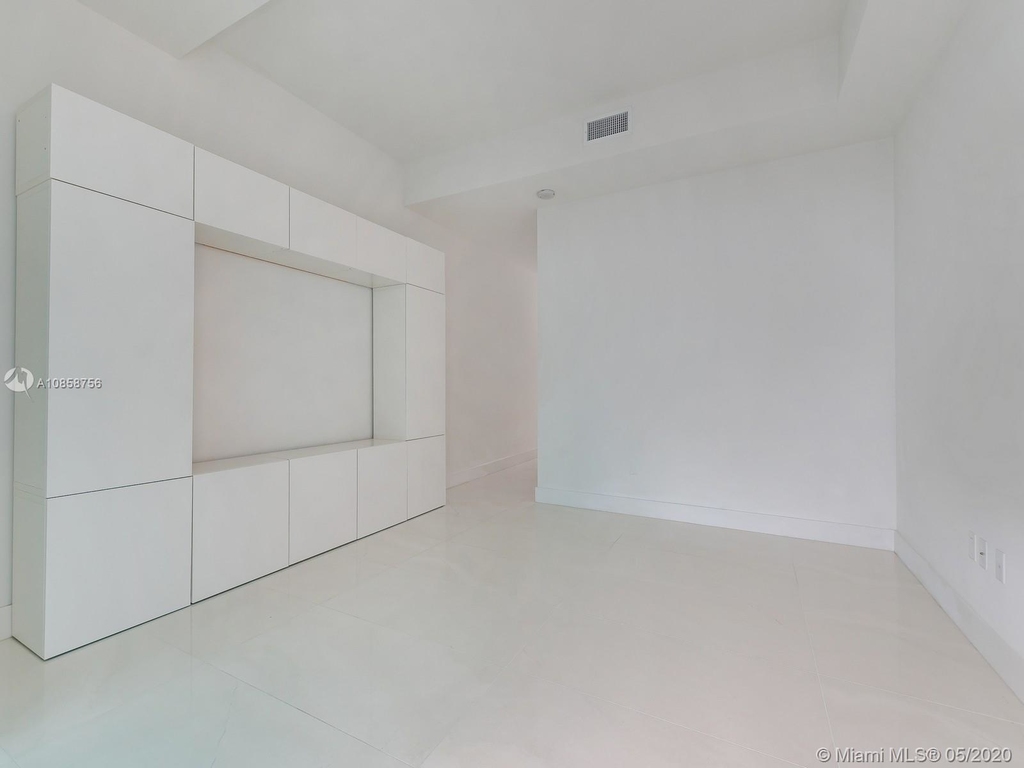 1080 Brickell Ave - Photo 10