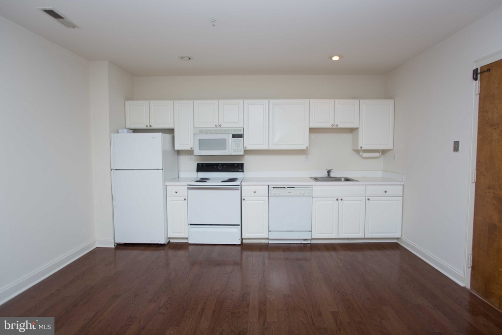 1411 Walnut Street - Photo 7