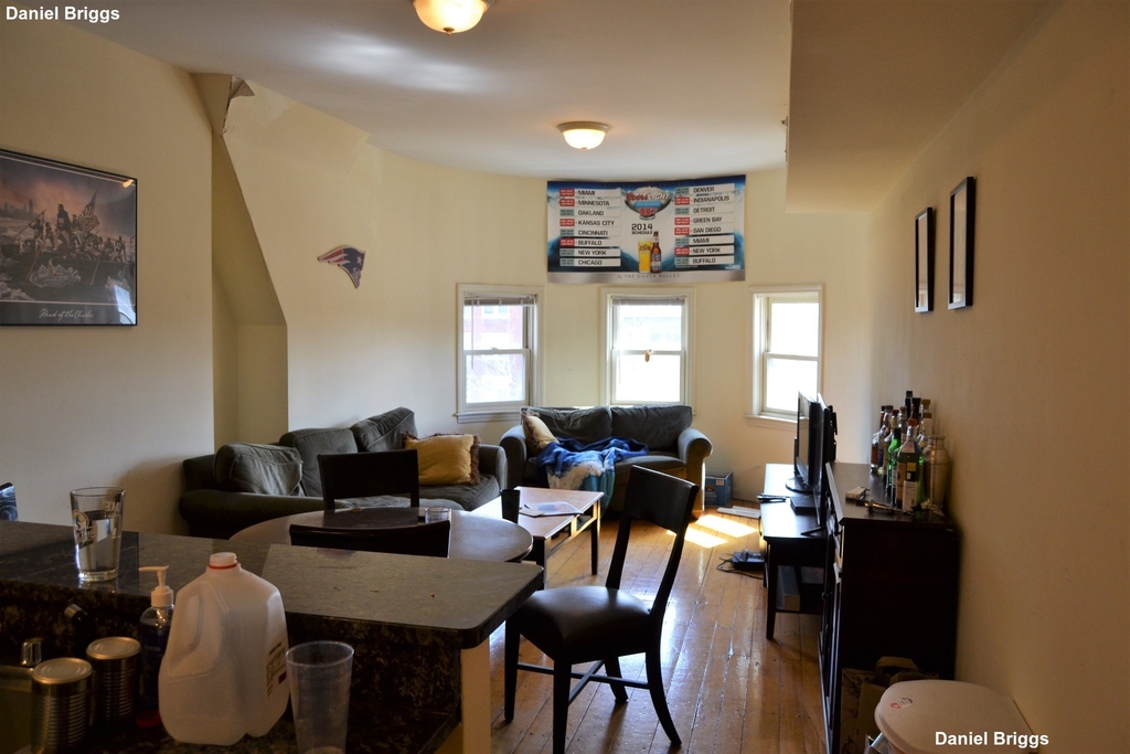 1406 Beacon St. - Photo 1