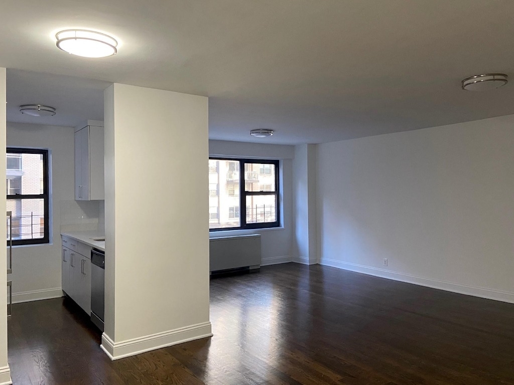 Sutton Place 1st Ave  at E56th St 3 Bedroom Flex Unit No Fee - Photo 3