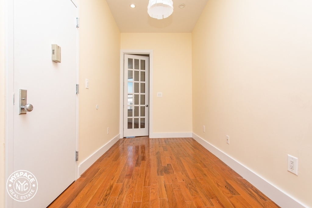 1044 Flushing Avenue - Photo 3