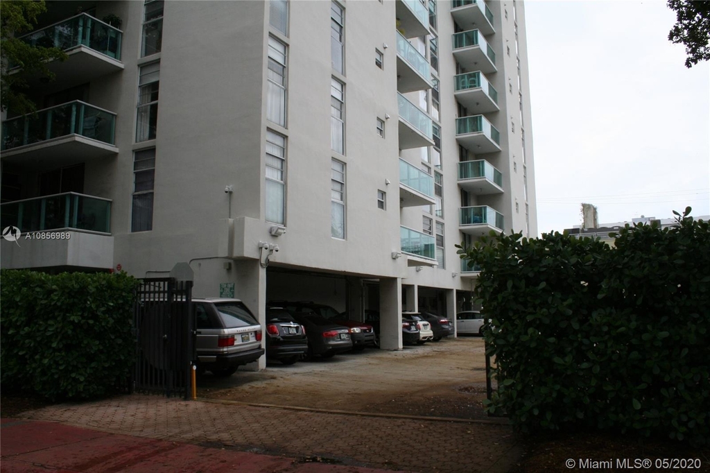 1035 West Ave - Photo 1