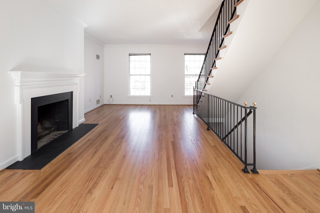 2704 O Street Nw - Photo 2