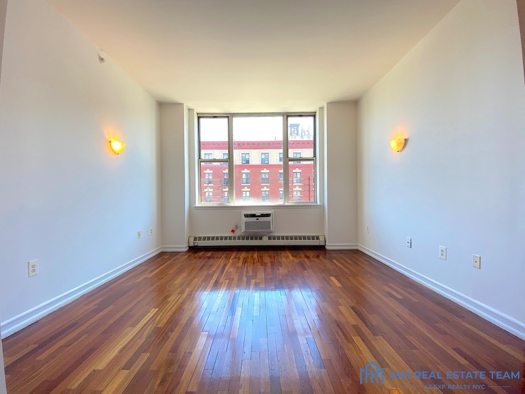 S Nicholas Ave/w119th St - Photo 1