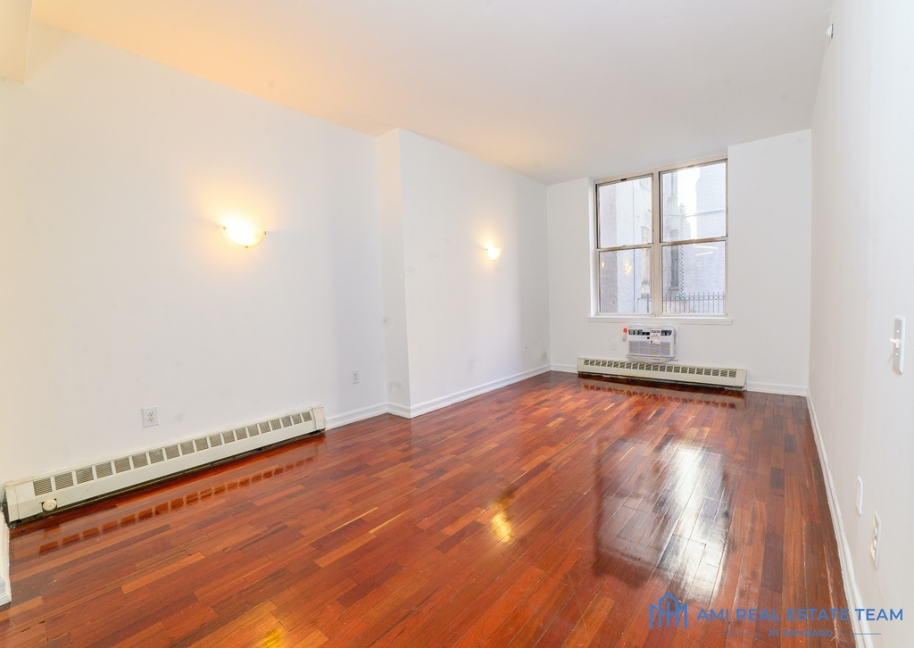 S Nicholas Ave/w119th St - Photo 1