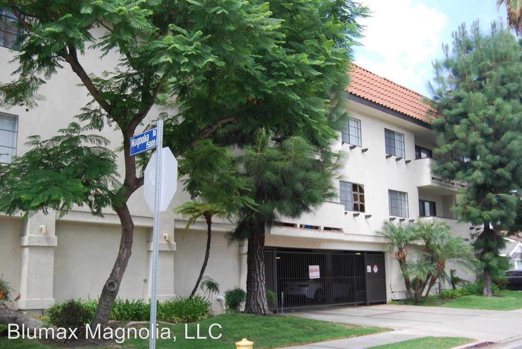 15045 Magnolia Boulevard - Photo 5