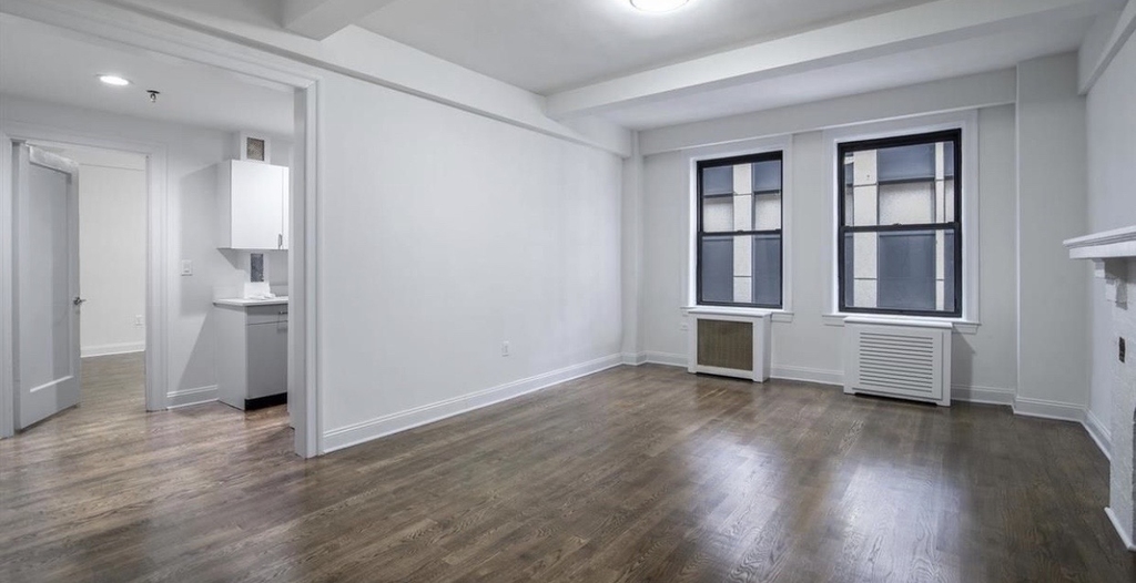 139 West 55th Street - Photo 1