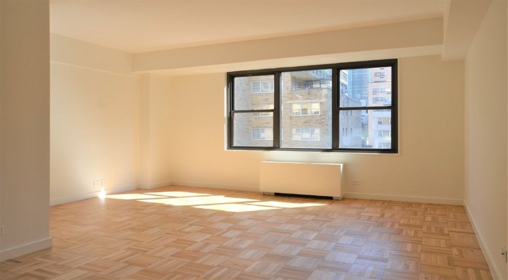 333 east 49 street - Photo 1