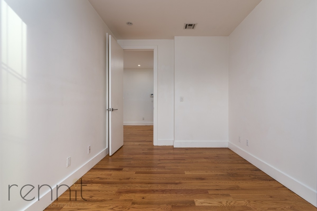 869 Park Ave. - Photo 5