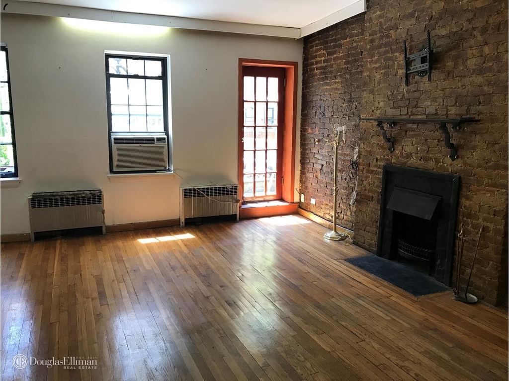 318 East 53rd St - Photo 0