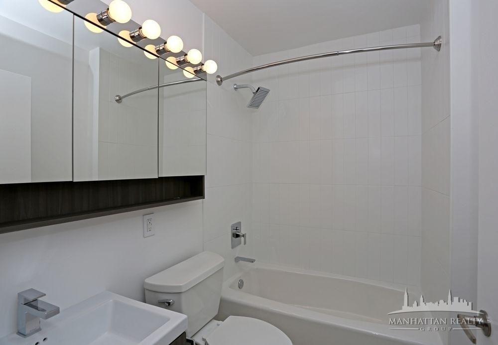 HUGE 1 bedroom on West 53rd Street - Photo 6