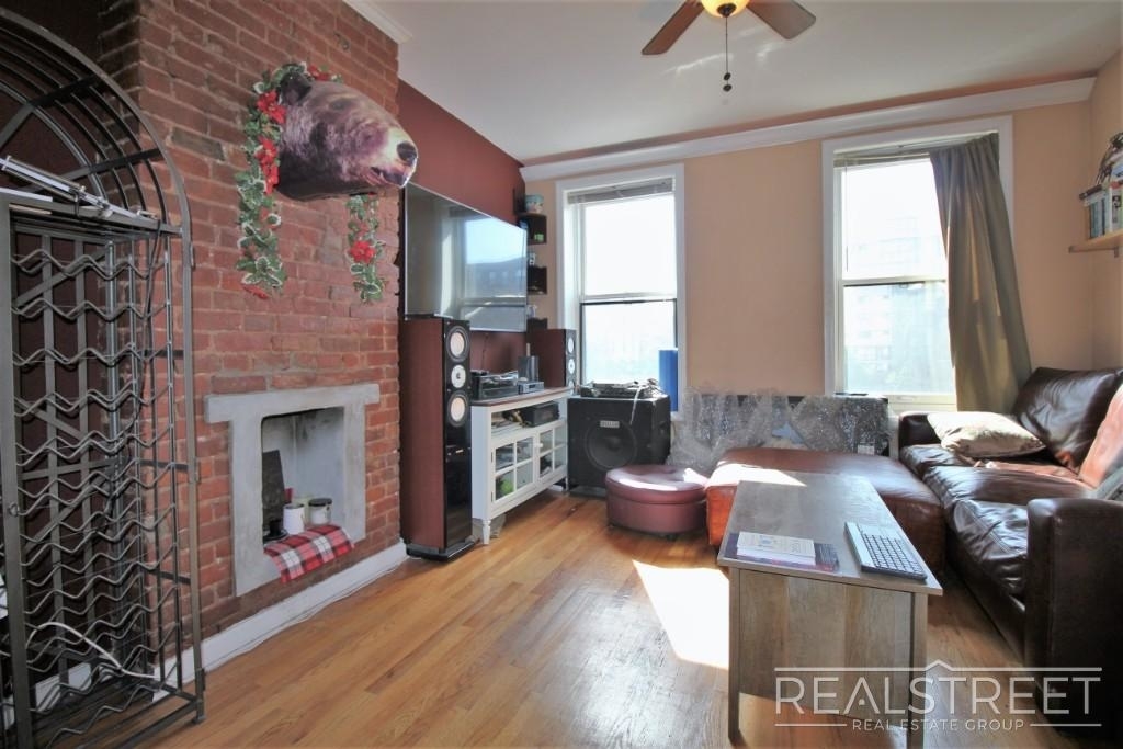 479 Hicks St - Photo 1