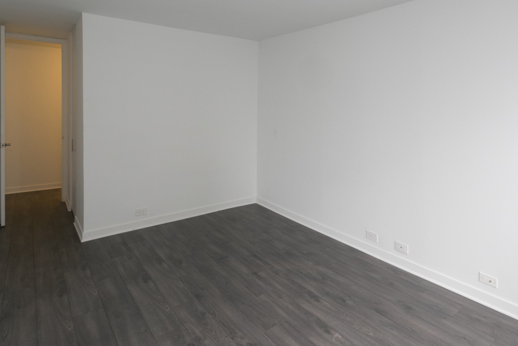 5035 S East End Ave - Photo 394