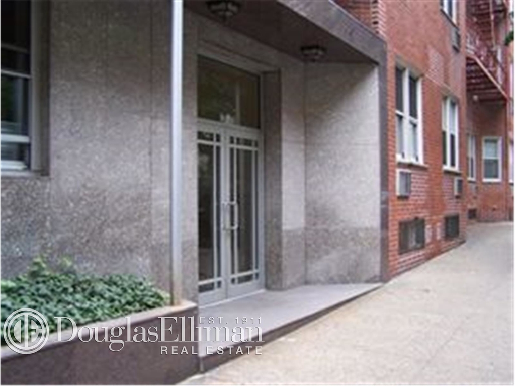 530 East 84th St - Photo 5