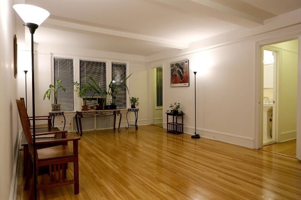 319 East 50th Street - Photo 1