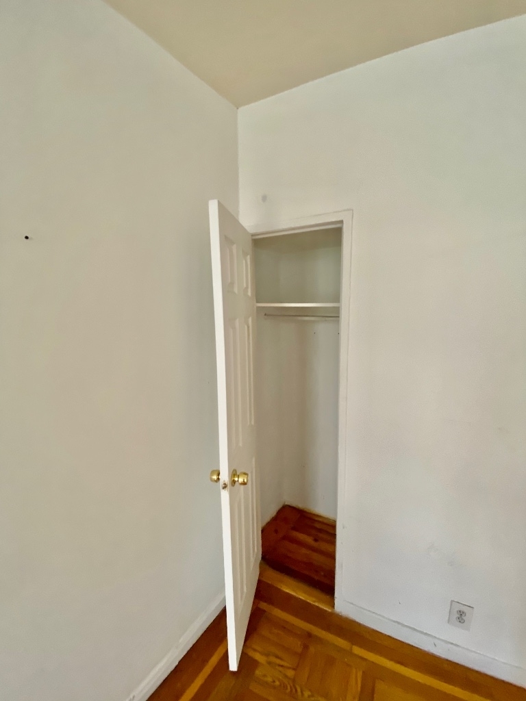 304 1/2 East 38th street - Photo 2