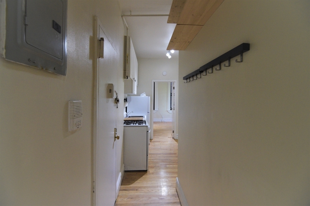 545 East 5th Street - Photo 3