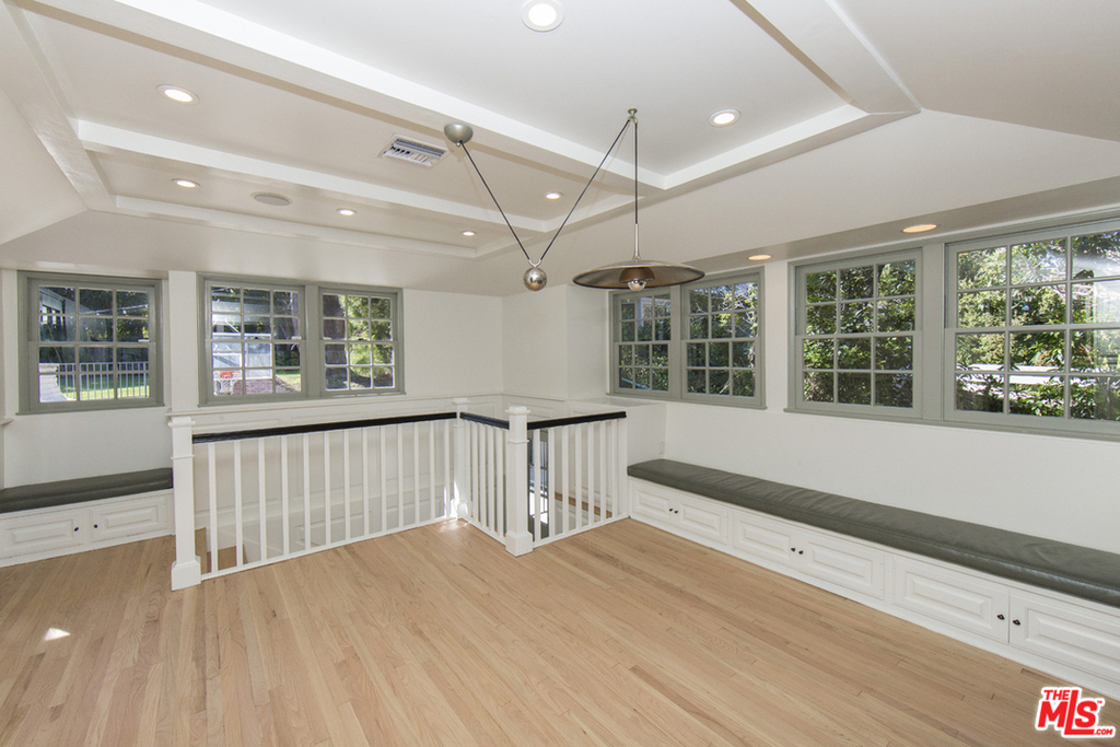 271 Loring Ave - Photo 5