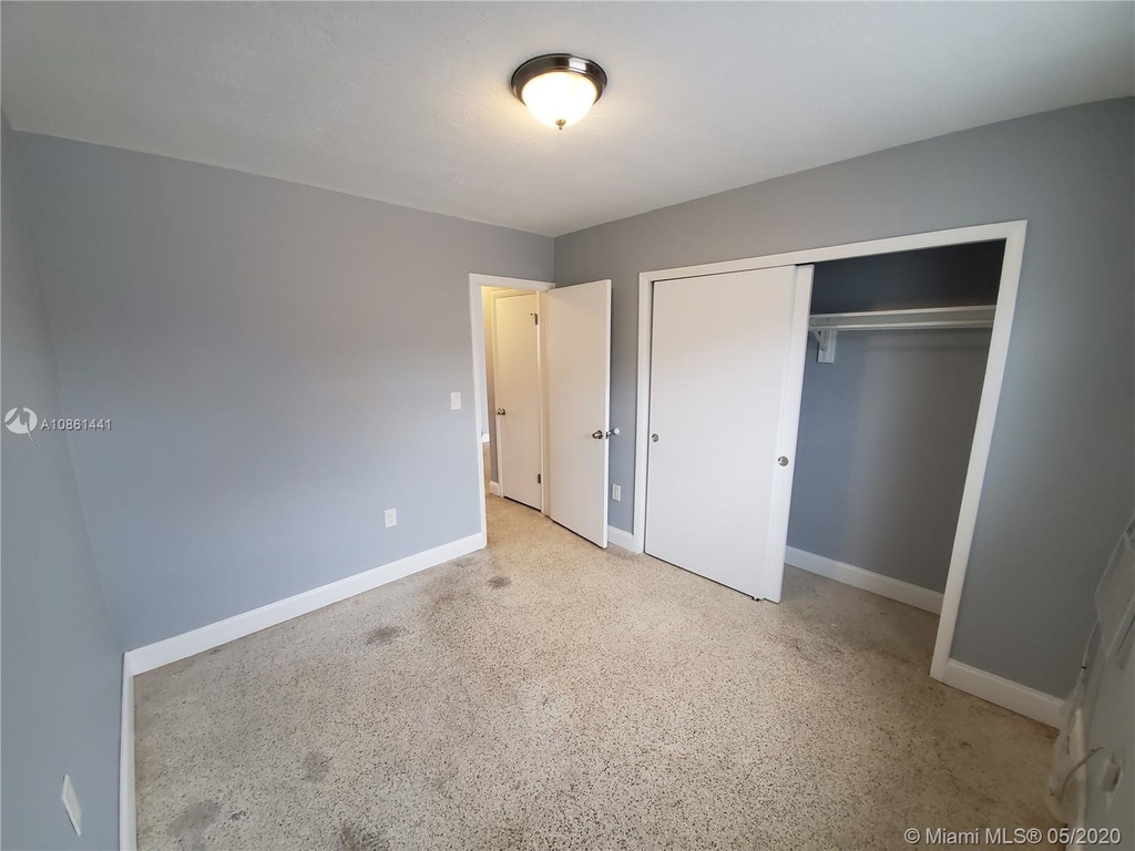 990 Sw 4  Street - Photo 10