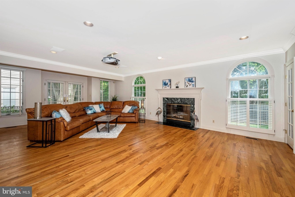 4817 Chevy Chase Boulevard - Photo 25