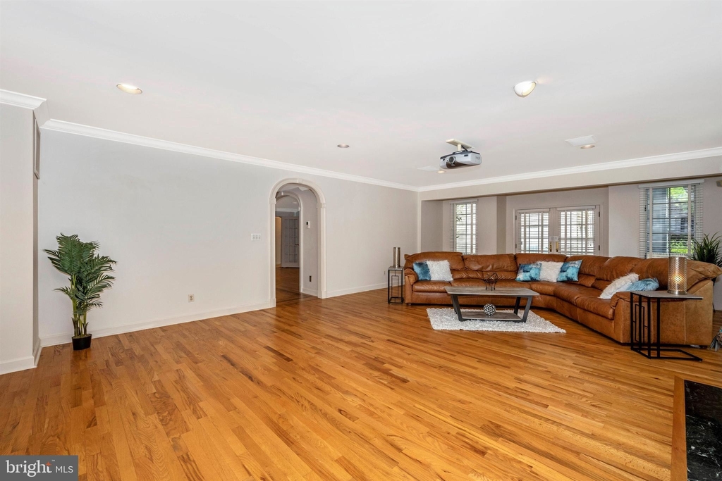 4817 Chevy Chase Boulevard - Photo 26