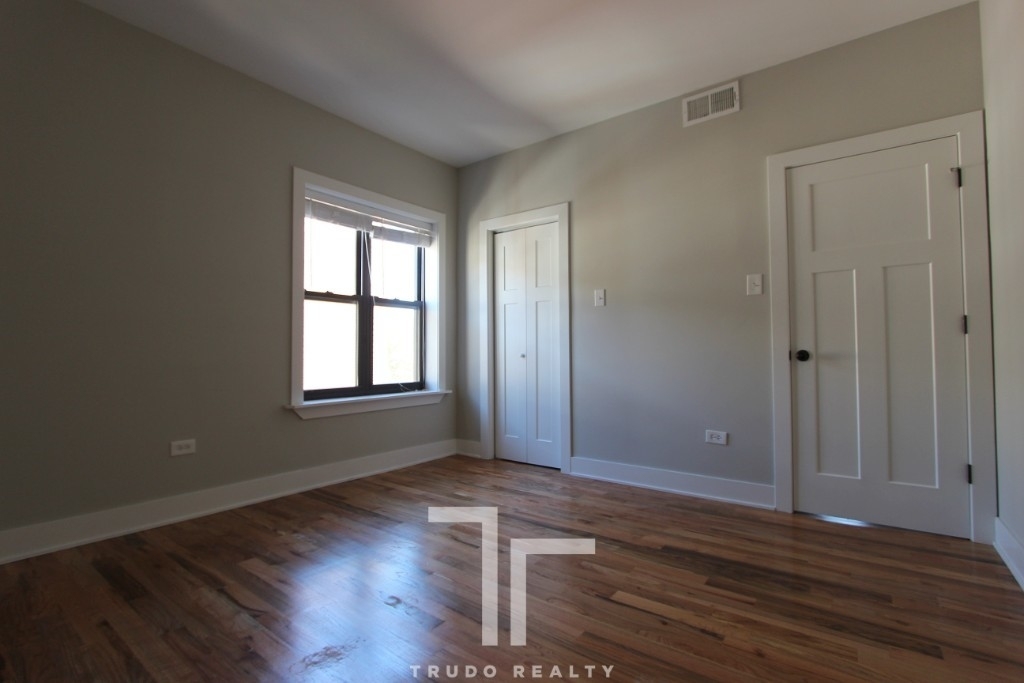 4601 North Lincoln Ave. - Photo 4