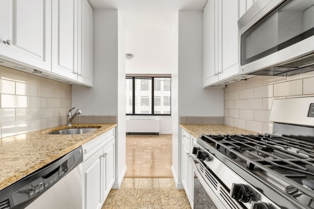 235 W 56th St - Photo 7