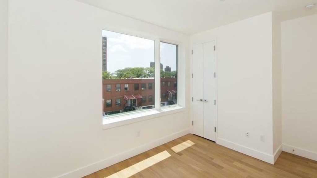 1234 Bedford Ave - Photo 2