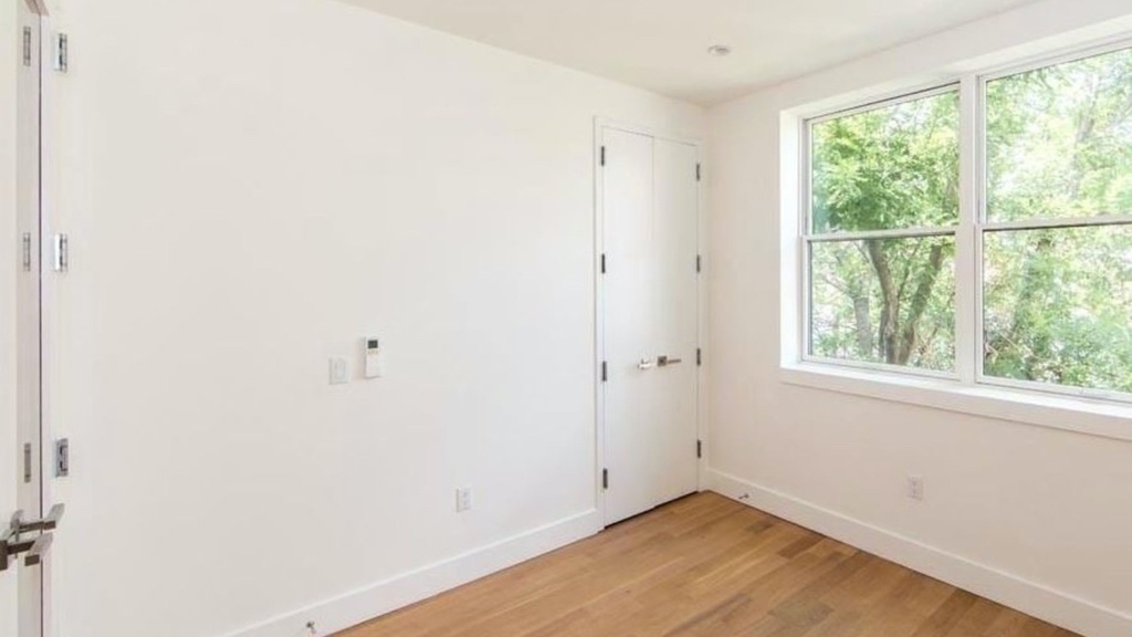 1234 Bedford Ave - Photo 4